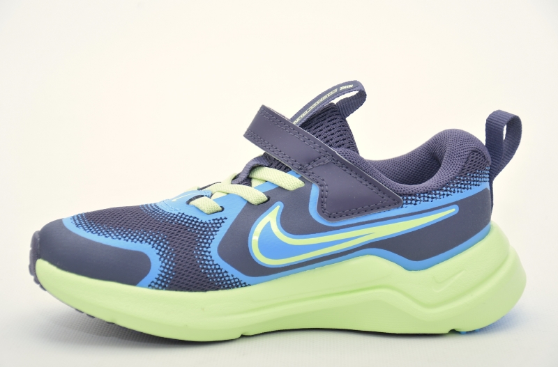 NIKE Cosmic Runner Barn