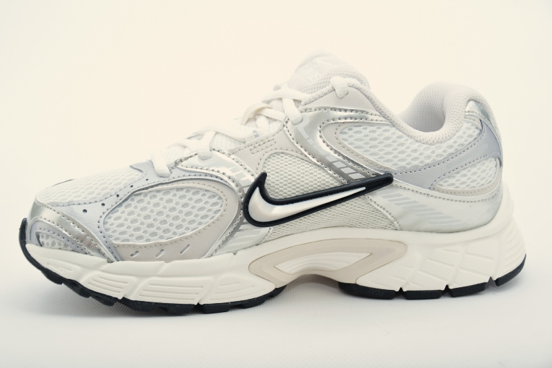 NIKE V5 RNR - Women